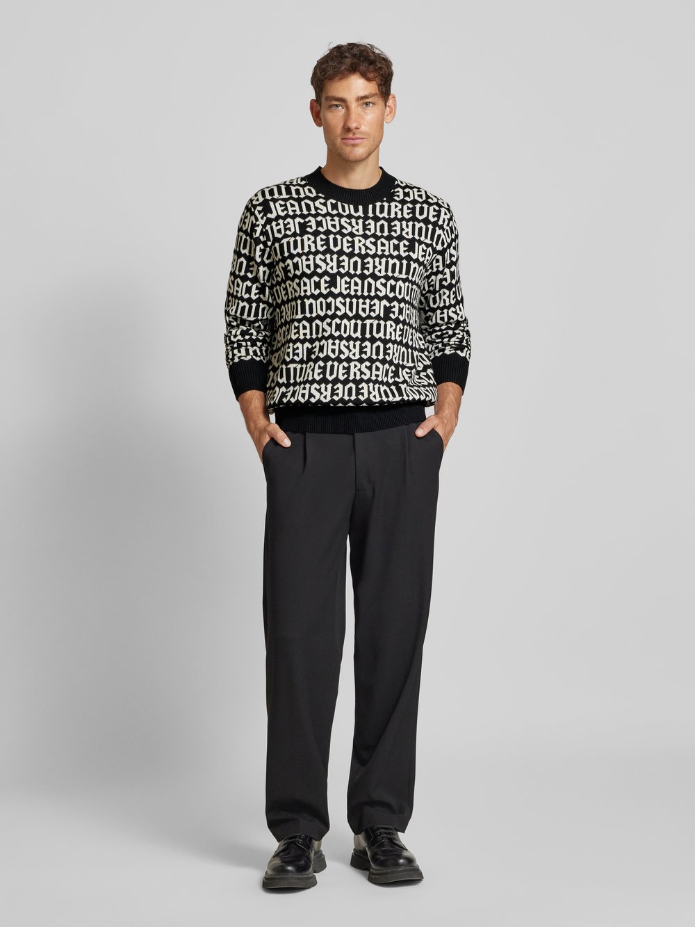 

Вязаный свитер с ребристыми манжетами Versace Jeans Couture, черный