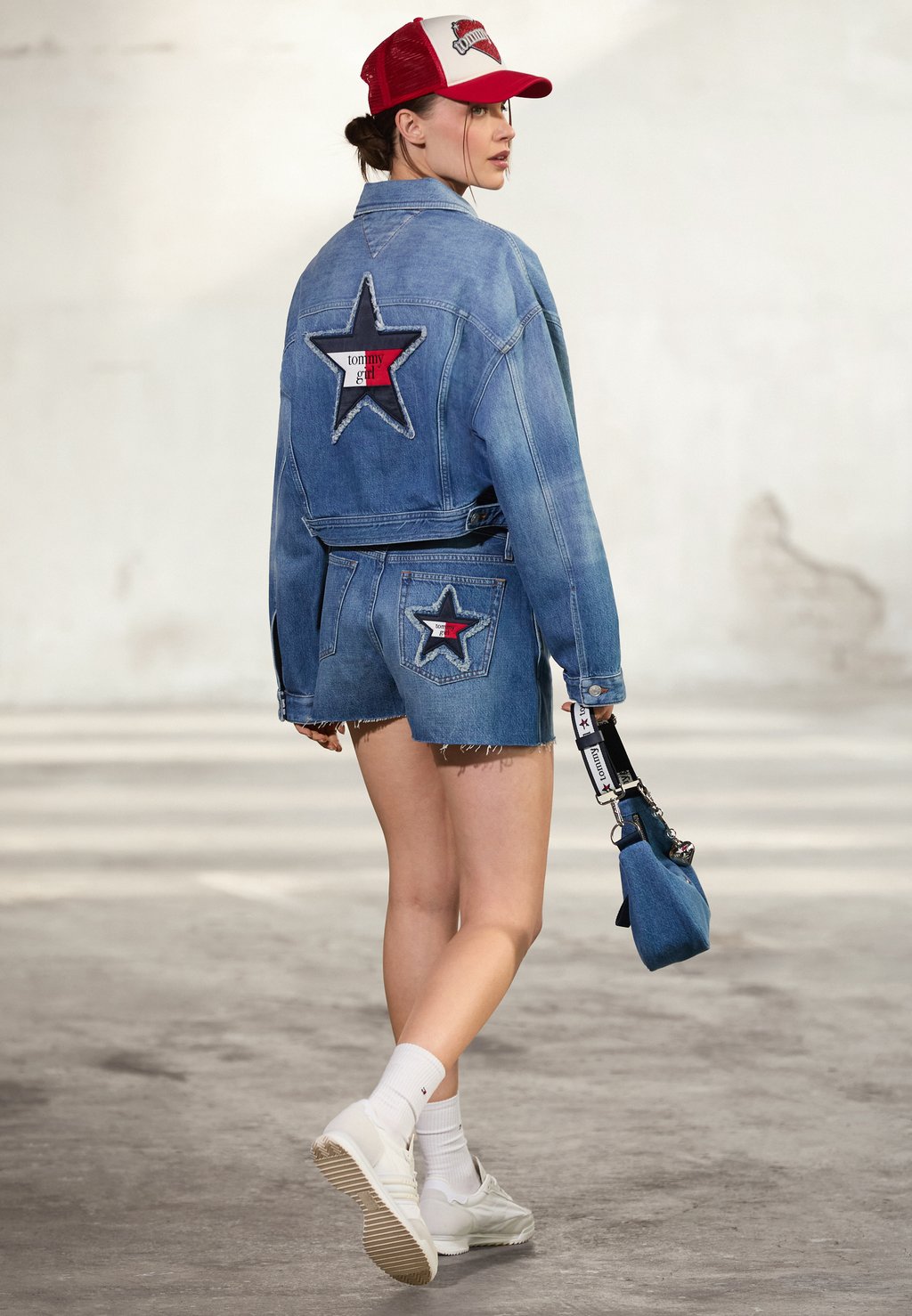 

Джинсовые шорты EXCLUSIVE GIRL Tommy Jeans, синий