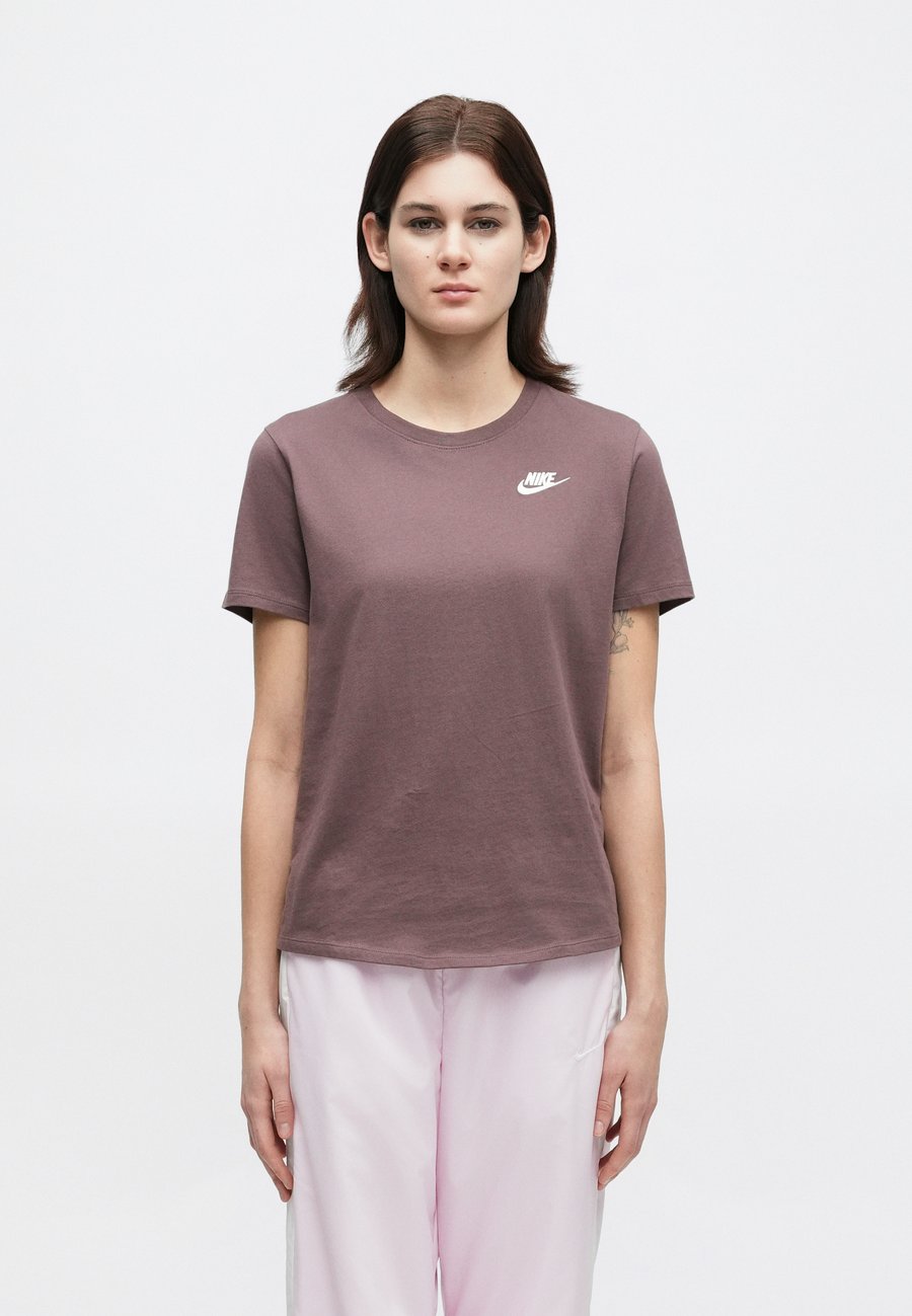 Футболка Nike Sportswear CLUB TEE, Tattoo/Brown — фото 4