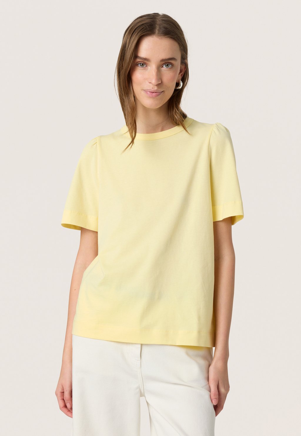 

Базовая футболка JINA PUFF TEE Soaked in Luxury, светло-желтый