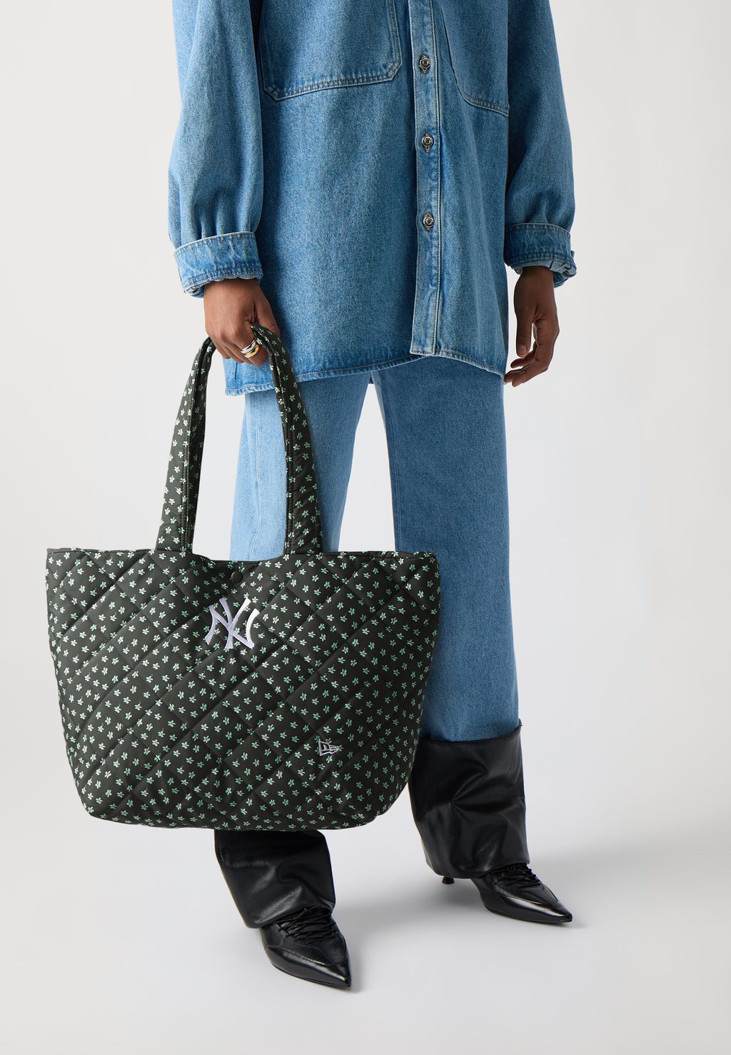 

Сумка-тоут QUILTED FLORAL TOTE NEYYAN New Era, темно-зеленый