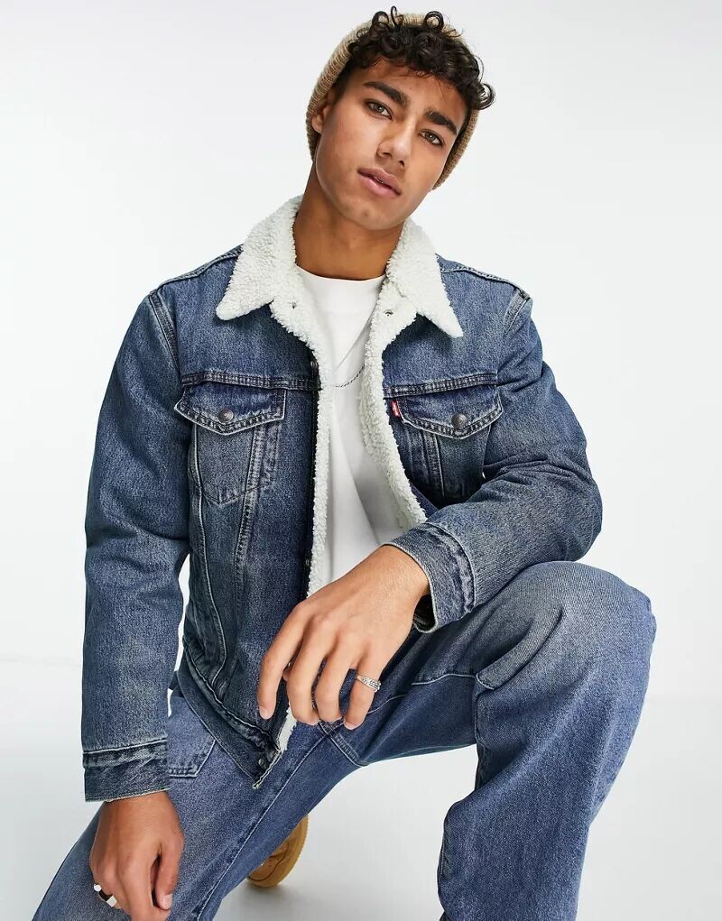 

Голубая куртка Levi's Sherpa Trucker