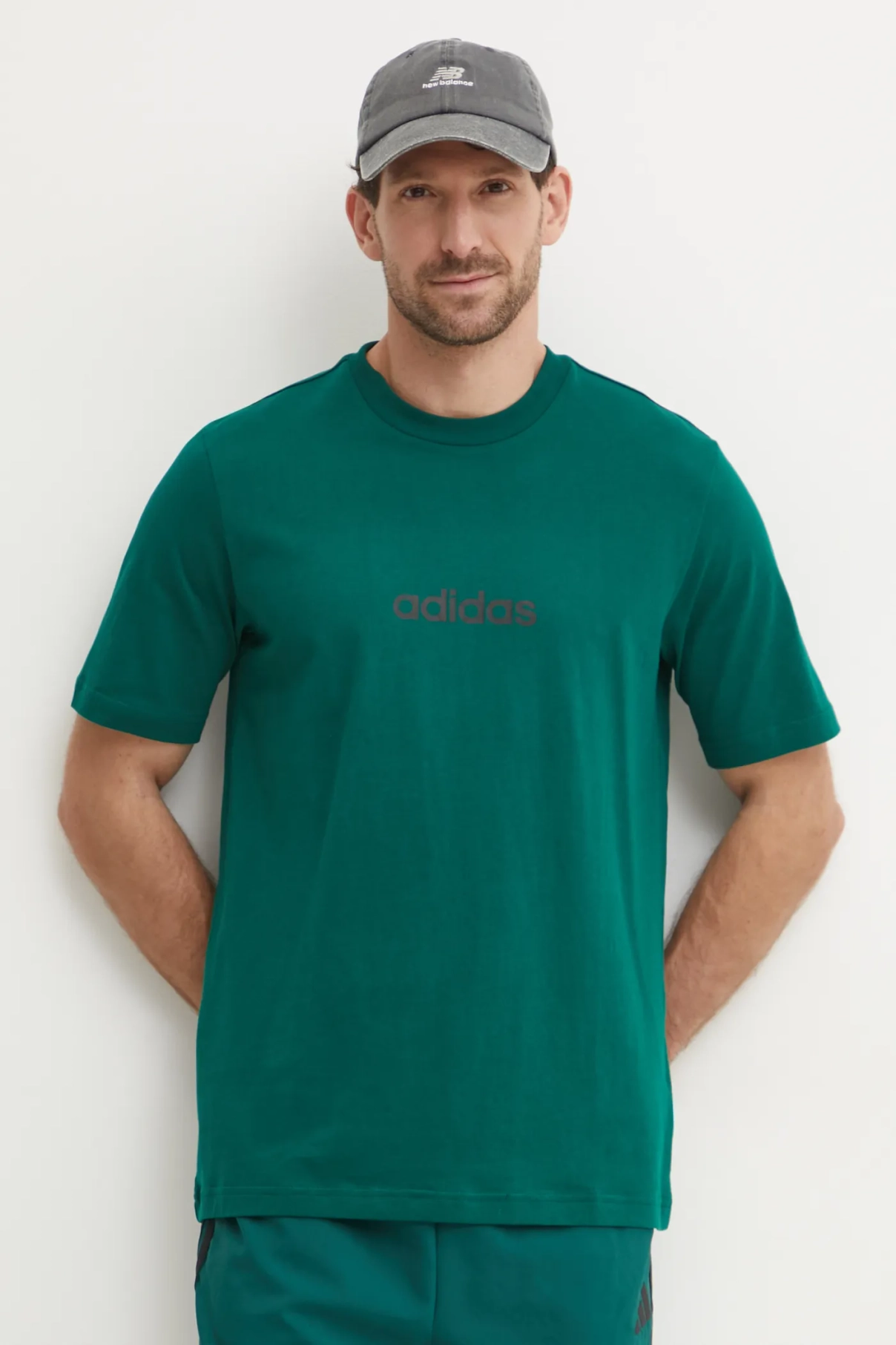 

Футболка Essentials Linear из хлопка adidas, зеленый