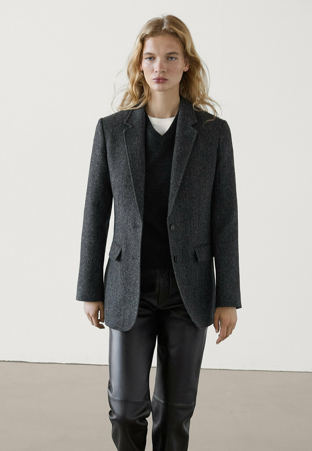 

Короткое пальто HERRINGBONE Massimo Dutti, темно-серый