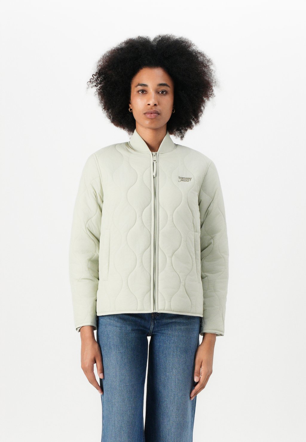 

Легкая куртка ONION QUILT JACKET Tommy Jeans, черный