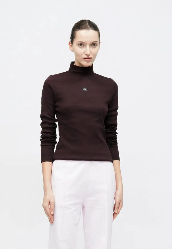 

Футболка с длинными рукавами с этикеткой Calvin Klein Jeans, Mocha Brown, Коричневый, Футболка с длинными рукавами с этикеткой Calvin Klein Jeans, Mocha Brown