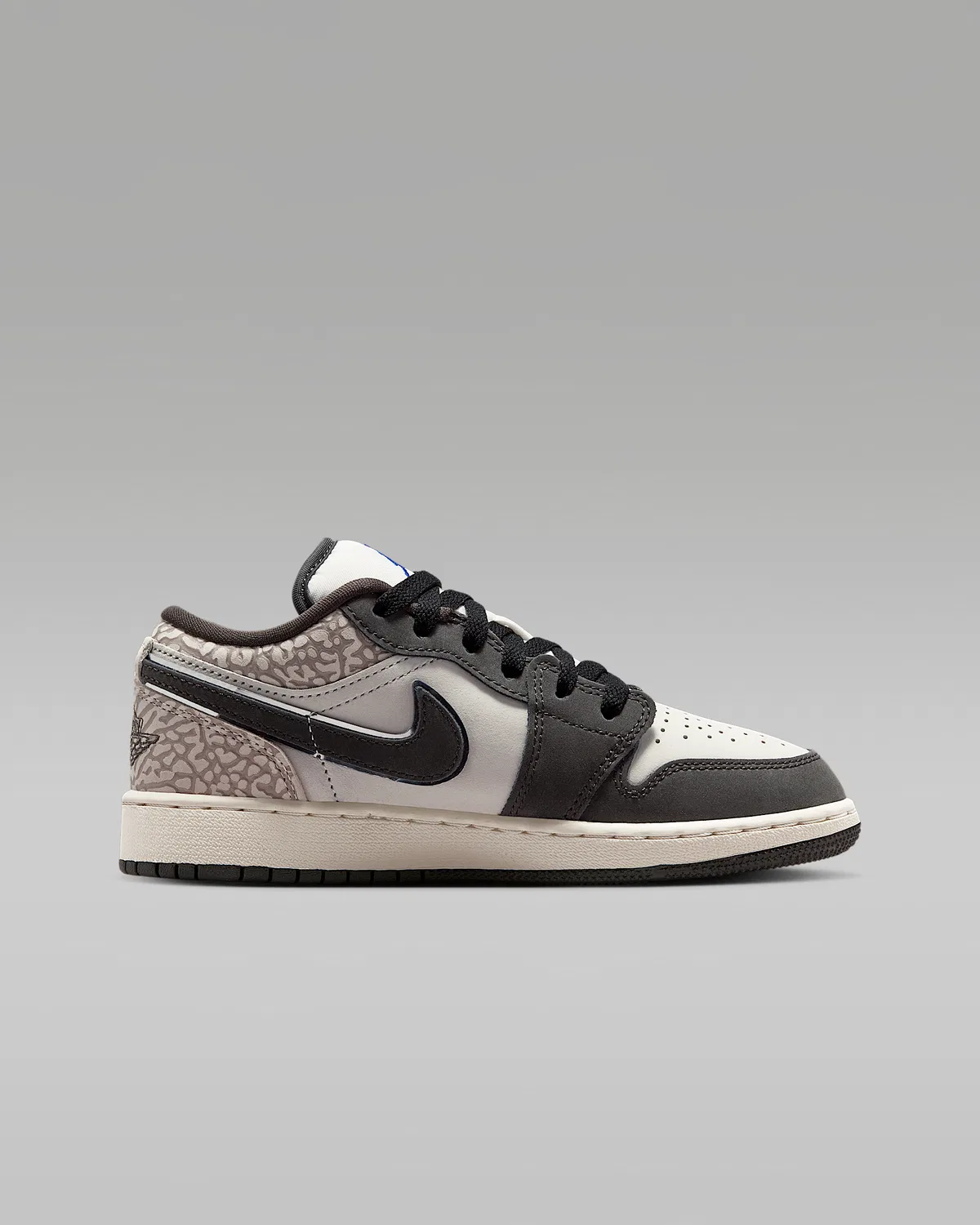 Кроссовки Big Kids' Air Jordan 1 Low SE, Sail/Deep Pewter/Gamma Grey/Game Royal — фото 3