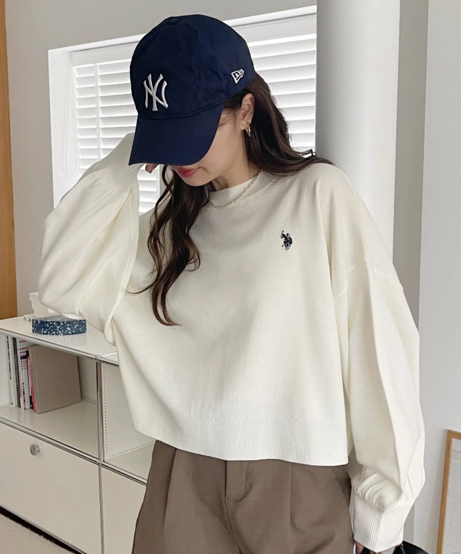 【Ада. Эксклюзивно для US POLO ASSN】Укороченный базовый трикотажный свитер с объемными рукавами — фото 3