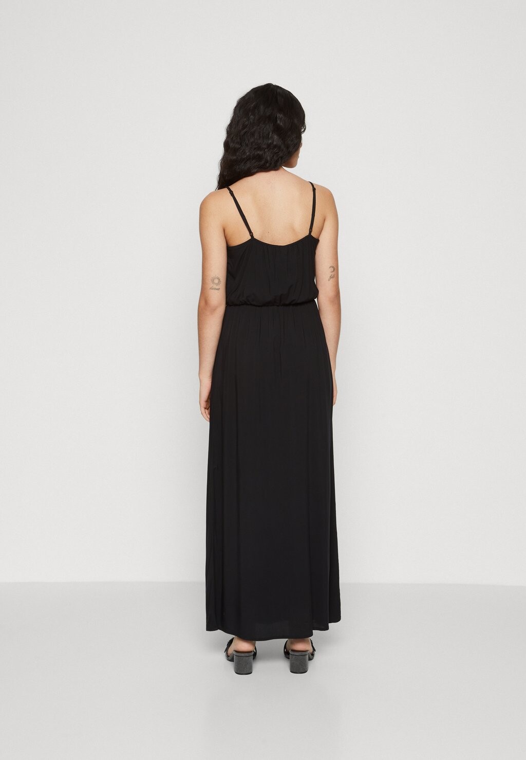 

Платье макси ONLNOVA LIFE STRAP DRESS ONLY Petite, черный