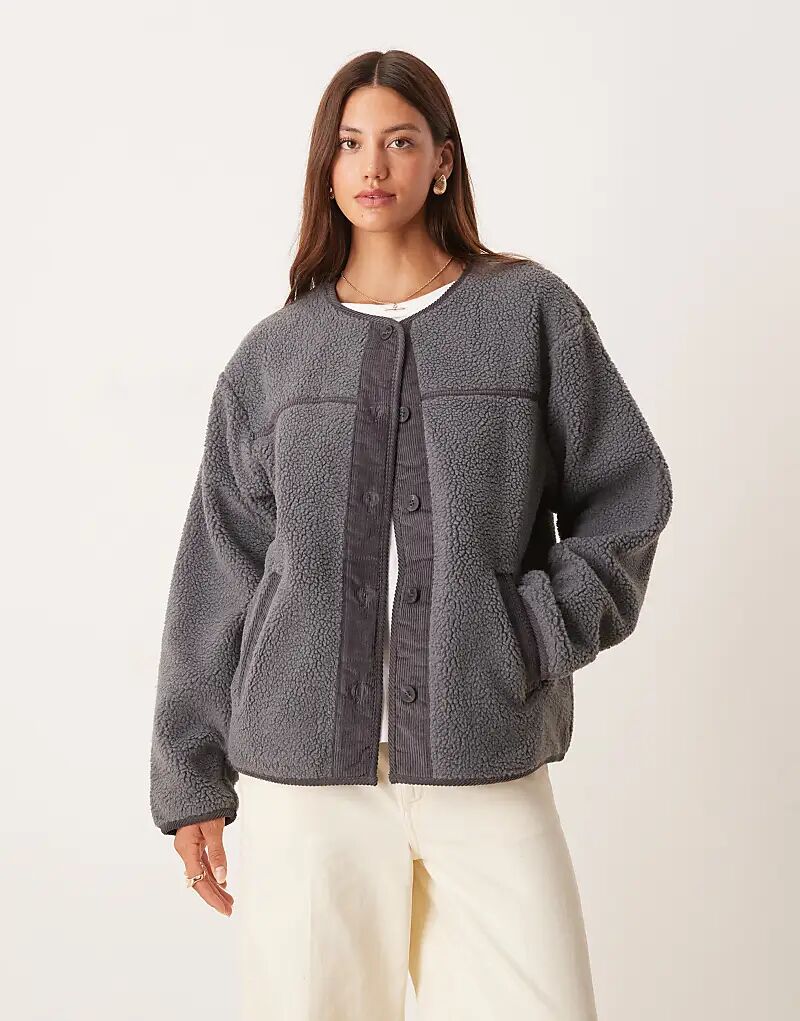 

Кардиган ASOS DESIGN из искусственного флиса с отделкой в ​​стиле бордового цвета, антрацитовый