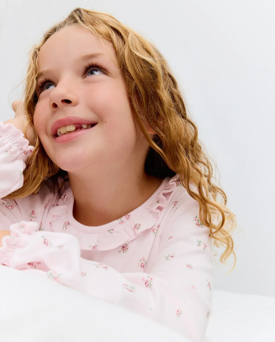 

Длинная ночная рубашка с плиссированным воротником и цветочным узором для девочки Cotton Juice, розовый