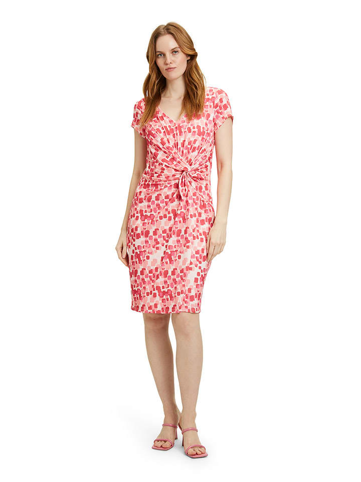 

Короткое платье Vera Mont