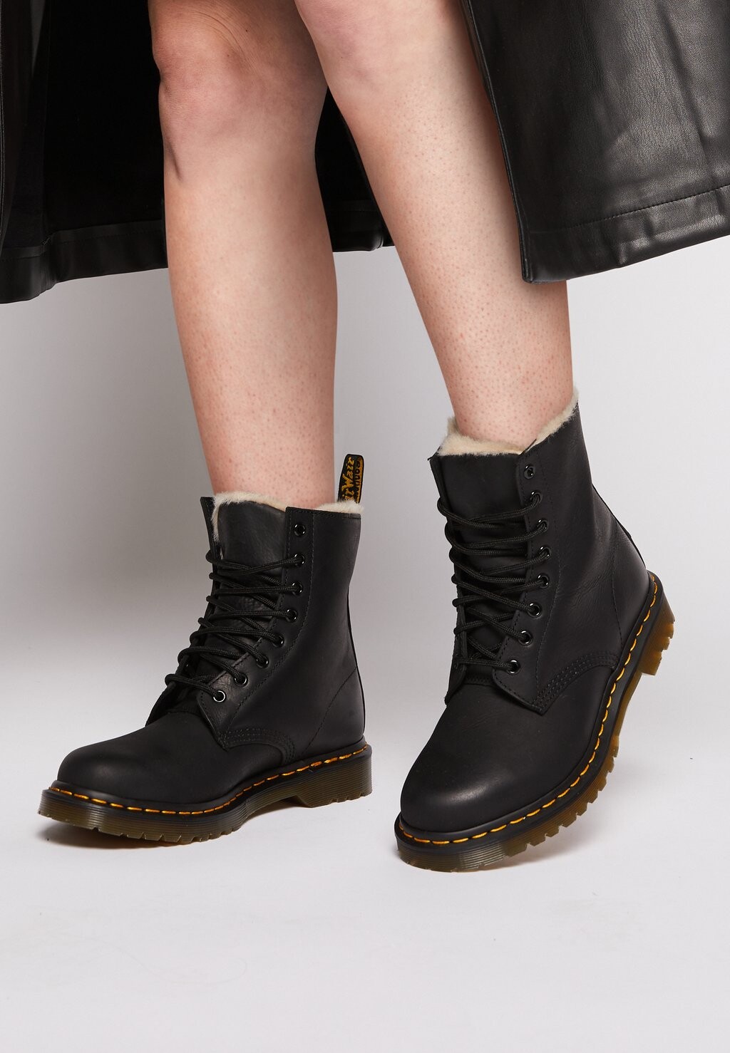 

Ботильоны на шнуровке 1460 SERENA Dr. Martens, черный