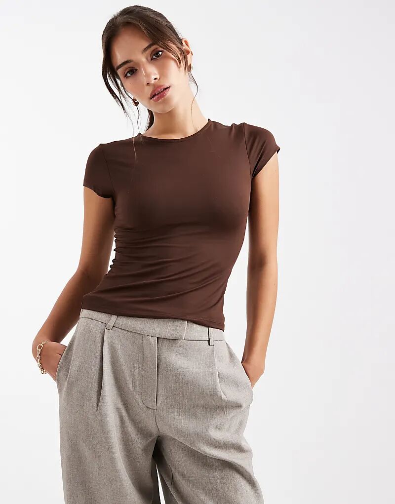 

Обтягивающий повседневный топ с короткими рукавами из полиамида ASOS DESIGN шоколадного цвета