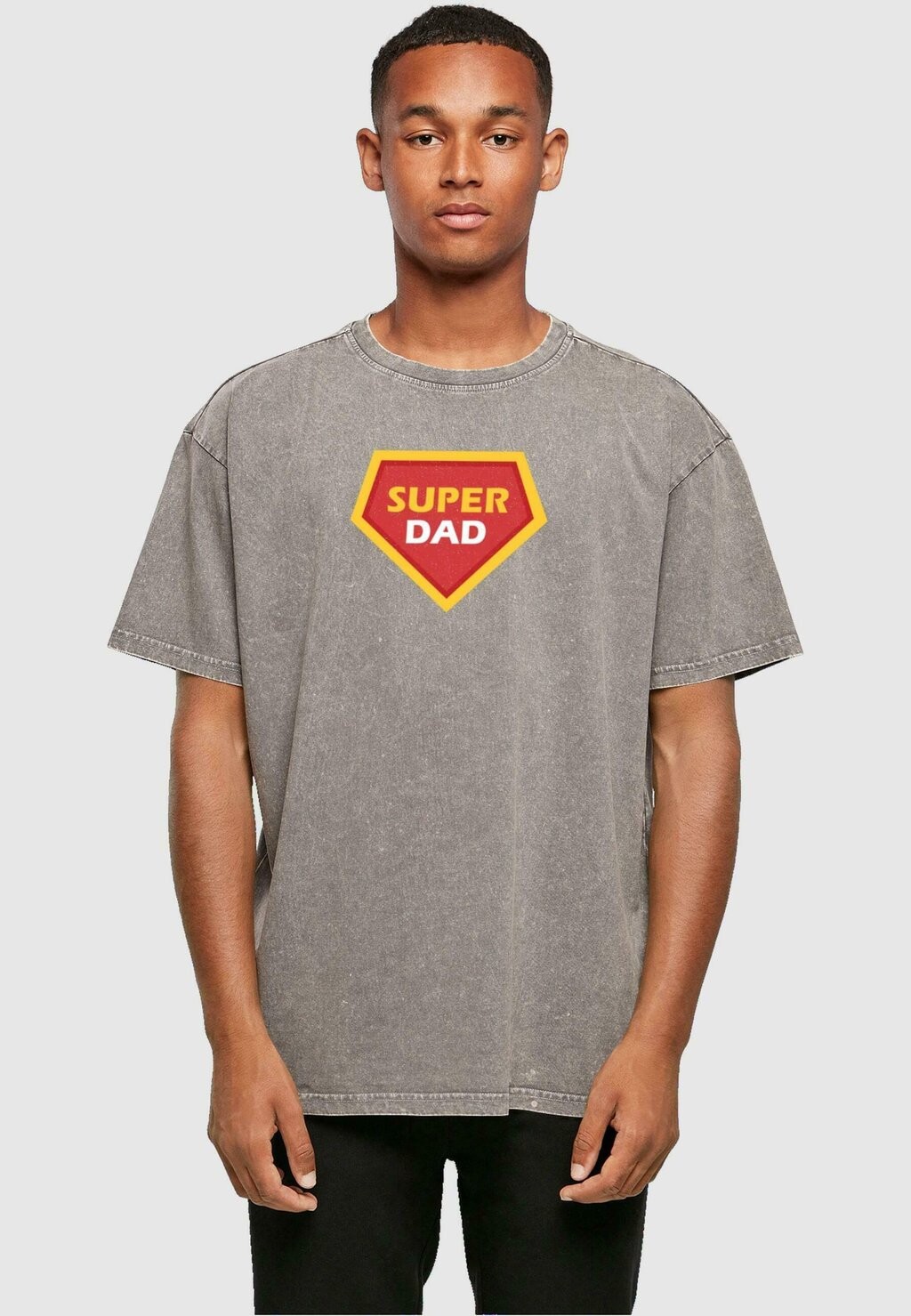 

Футболка с принтом FATHERS DAY SUPER DAD ACID WASHED HEAVY Merchcode, серый