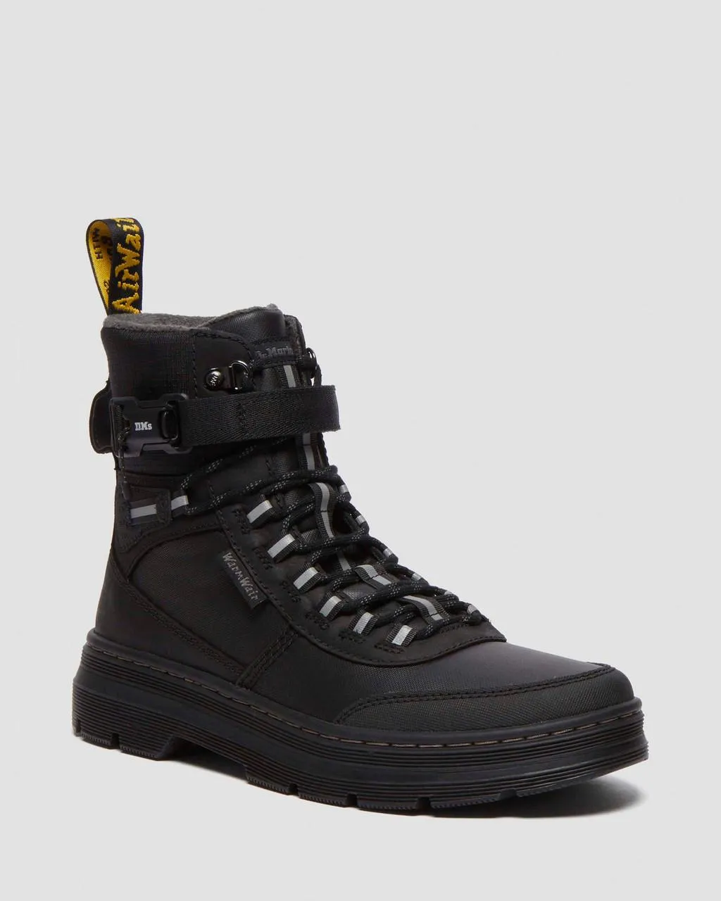 

Зимние ботинки Dr. Martens Combs из технического нейлона, черный