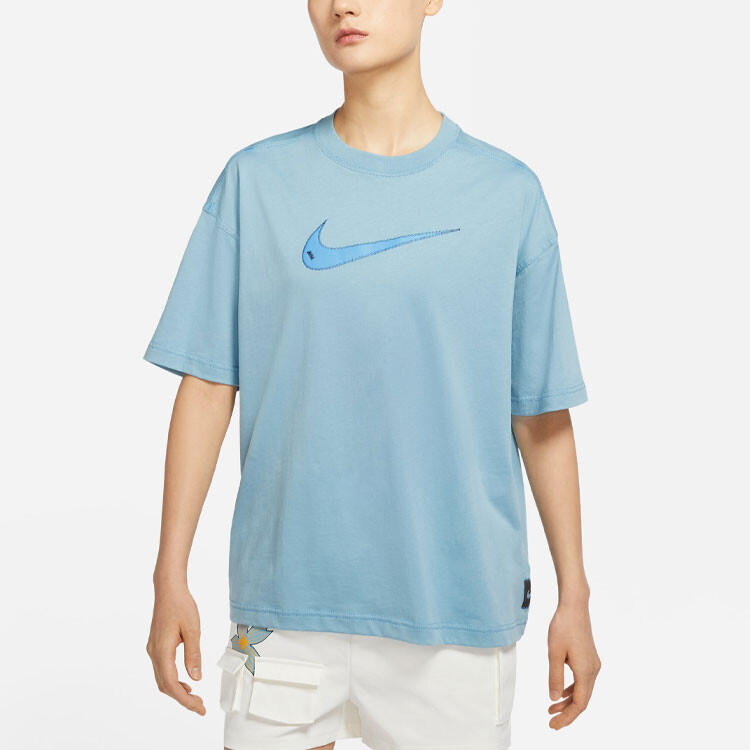 Спортивная женская футболка с короткими рукавами Swoosh «University Blue» Nike — фото 3