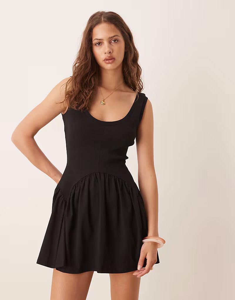 

Мини-платье с заниженной талией и глубоким вырезом ASOS DESIGN черного цвета