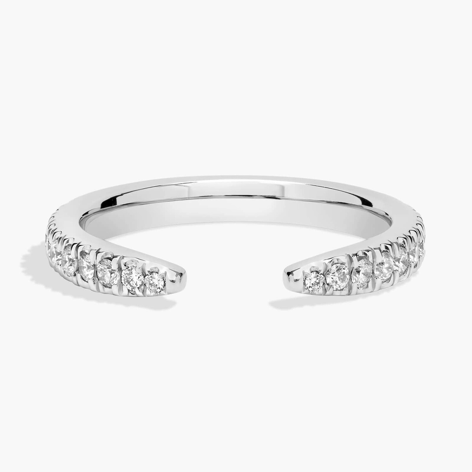

Обручальное кольцо Open Point Stackable из платины (1/4 карата) Blue Nile