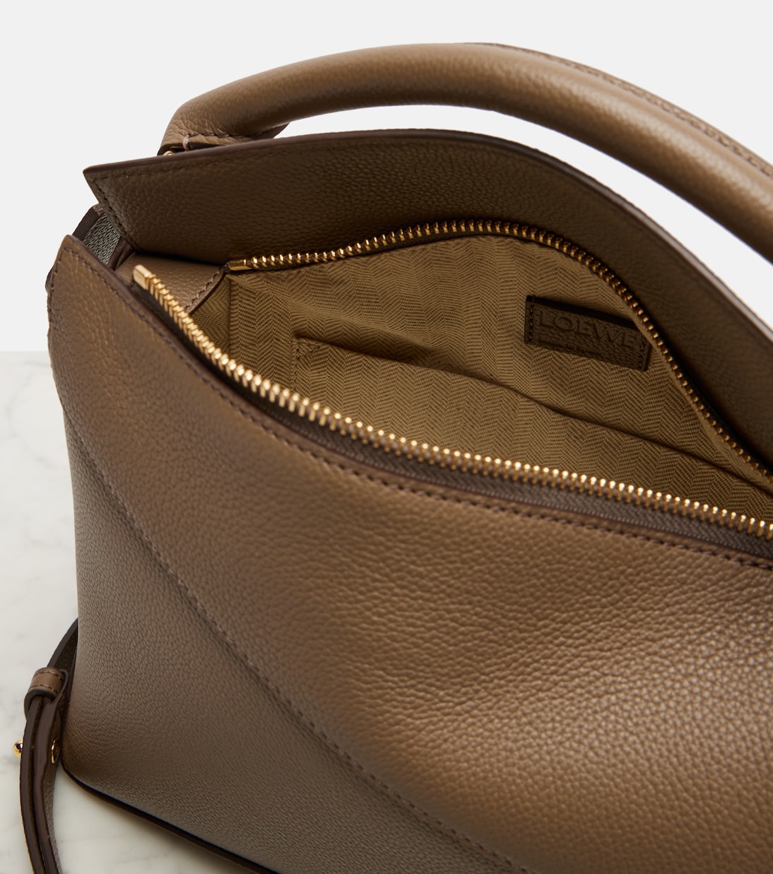 Пазл Маленькая кожаная сумка-тоут Loewe, серо-коричневый — фото 3