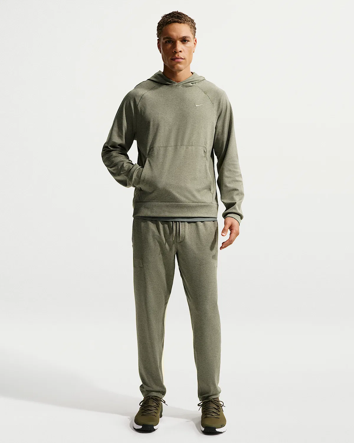 Мужская спортивная худи Nike Primary NanoKnit Dri-FIT с защитой от УФ, Light Army/Medium Olive/Heather/Light Army — фото 4