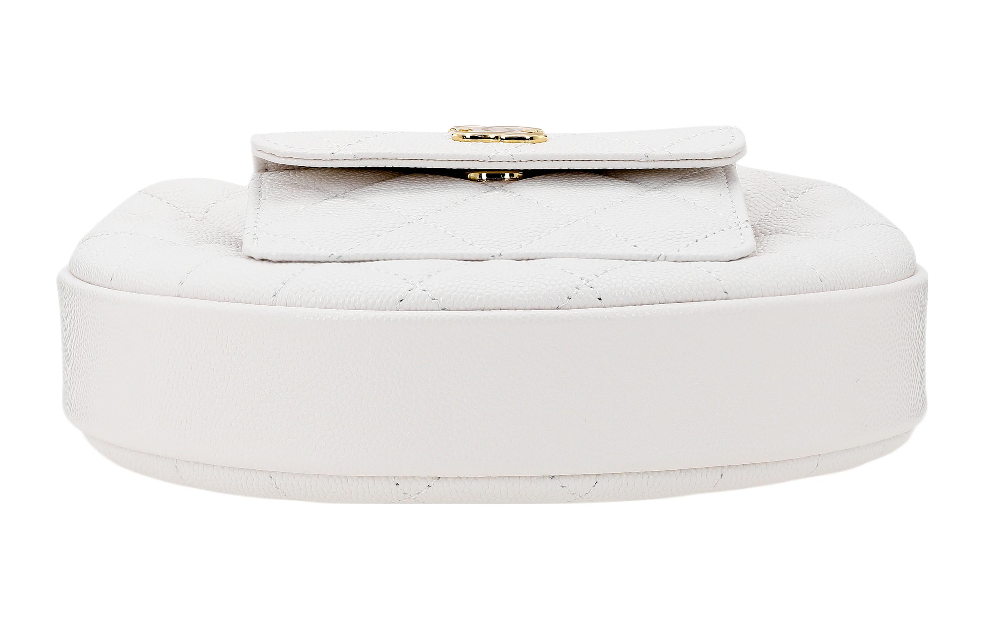 Сумка-кошелек Chanel из зернистой кожи личи белого цвета миниатюрная полумесяц — фото 4
