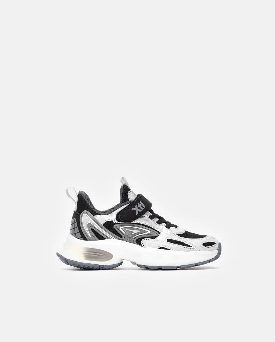 

Детские кроссовки с резиновой подошвой и шнурками Xti, черный