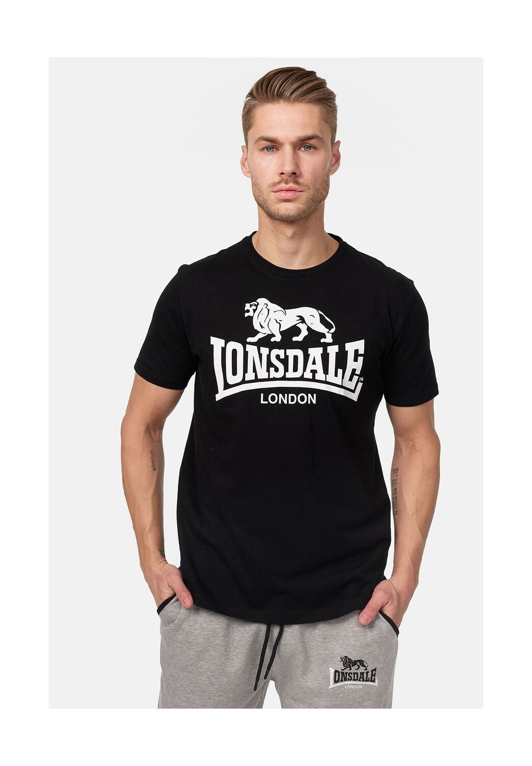 

Мужская футболка обычного кроя с логотипом LONSDALE, черный