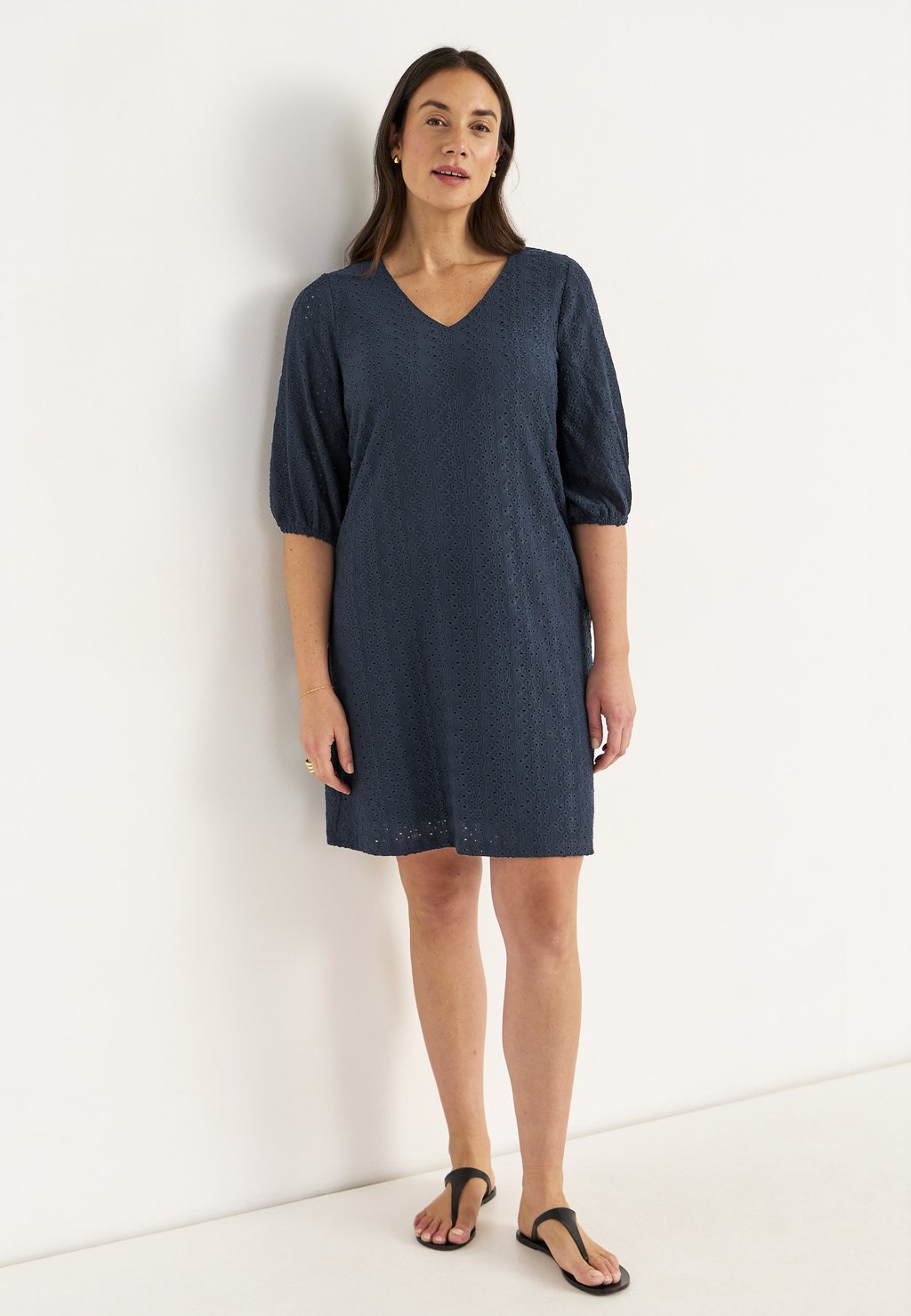 

Платье из джерси JERSEY DRESS WITH HOLE EMBROIDERY Cellbes of Sweden, темно-синий