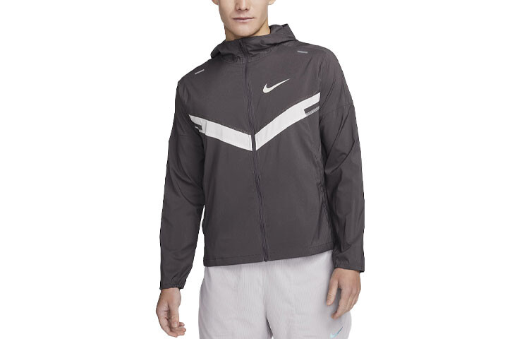 

Куртка мужская средне-серая Nike, серый
