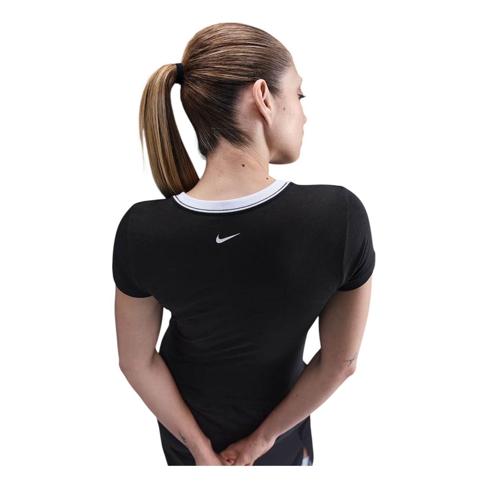 (WMNS) Укороченная трикотажная футболка Nike Sportswear Chill Knit Slim Cropped T-Shirt, цвет «черный» — фото 2