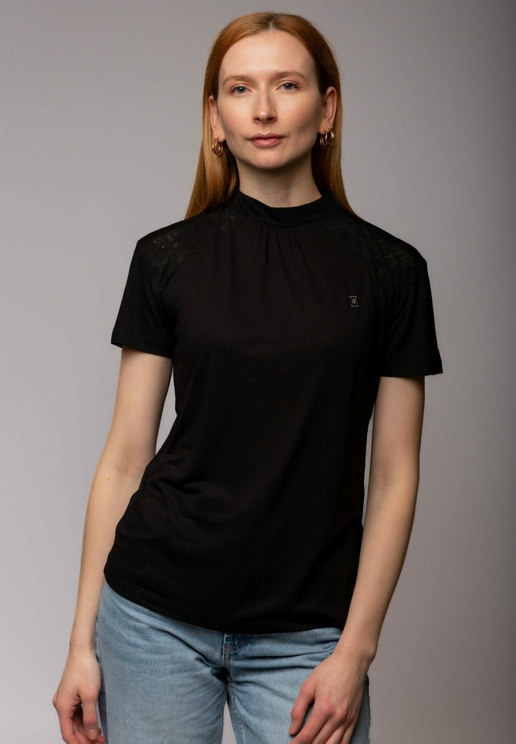 

Футболка с принтом OLIVIA Mizuo, цвет black