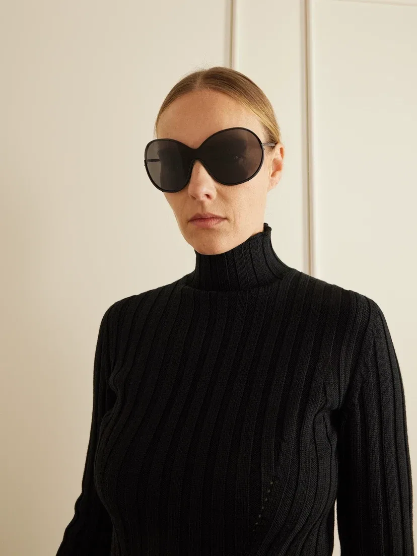 Маска, солнцезащитные очки с широкой круглой металлической оправой ALAÏA EYEWEAR, черный — фото 2