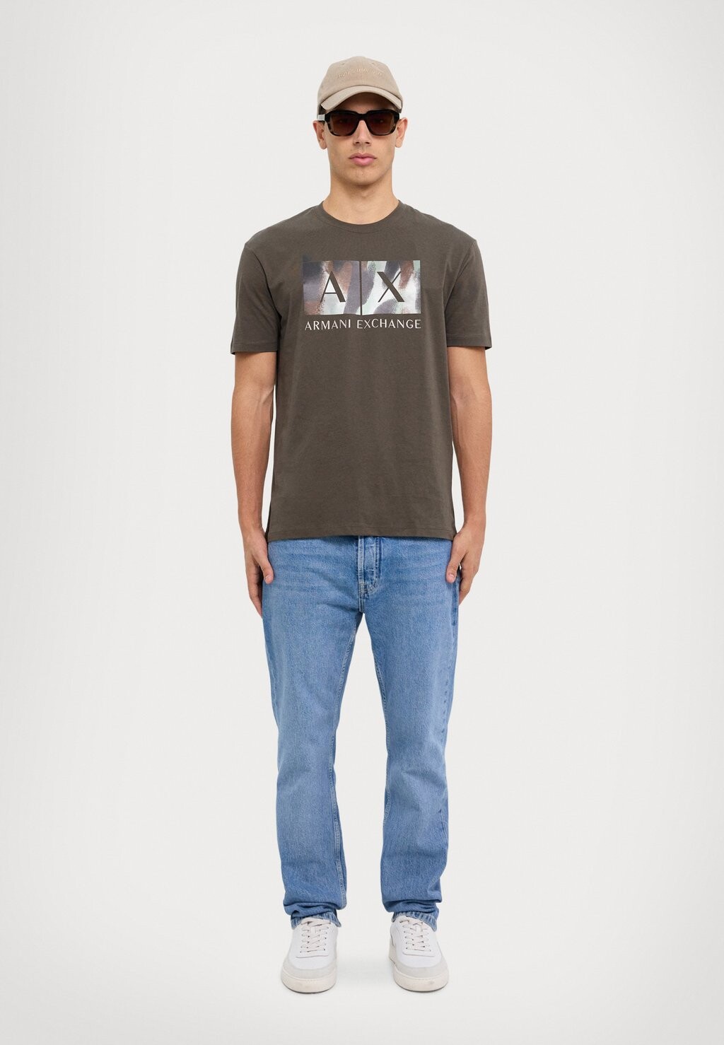 

Футболка с принтом Armani Exchange, хаки