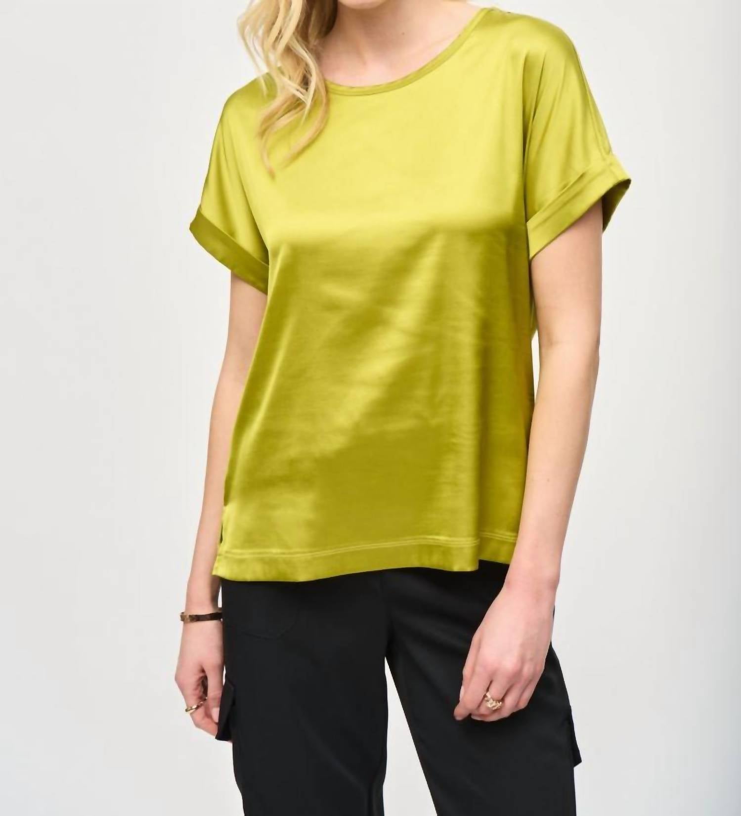 

Сатиновый топ с круглым вырезом и короткими рукавами в цвете васаби Joseph Ribkoff, Wasabi