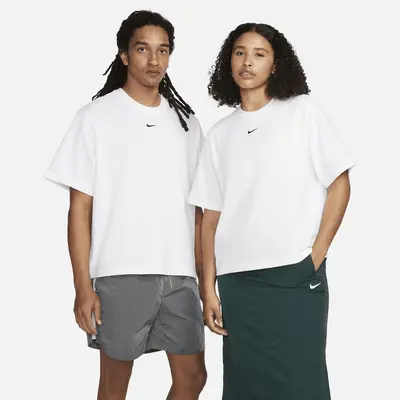 

Футболка Nike Sportswear Essential, белый/черный