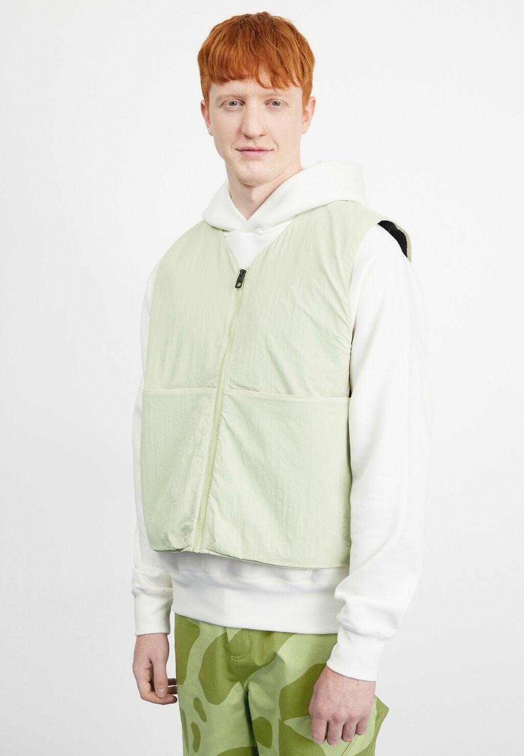 

Жилет Nike Sportswear, цвет olive aura/smoke grey/olive aura