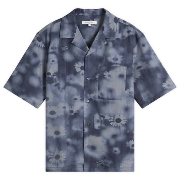

Рубашка Maison Kitsune с фото-цветком на курорте Maison Kitsuné, цвет juniper berry print