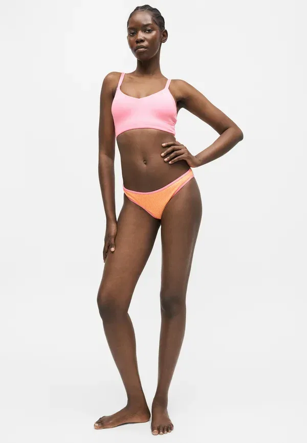 Нижняя часть бикини Nike Swim с рифленой текстурой, розовое свечение — фото 4