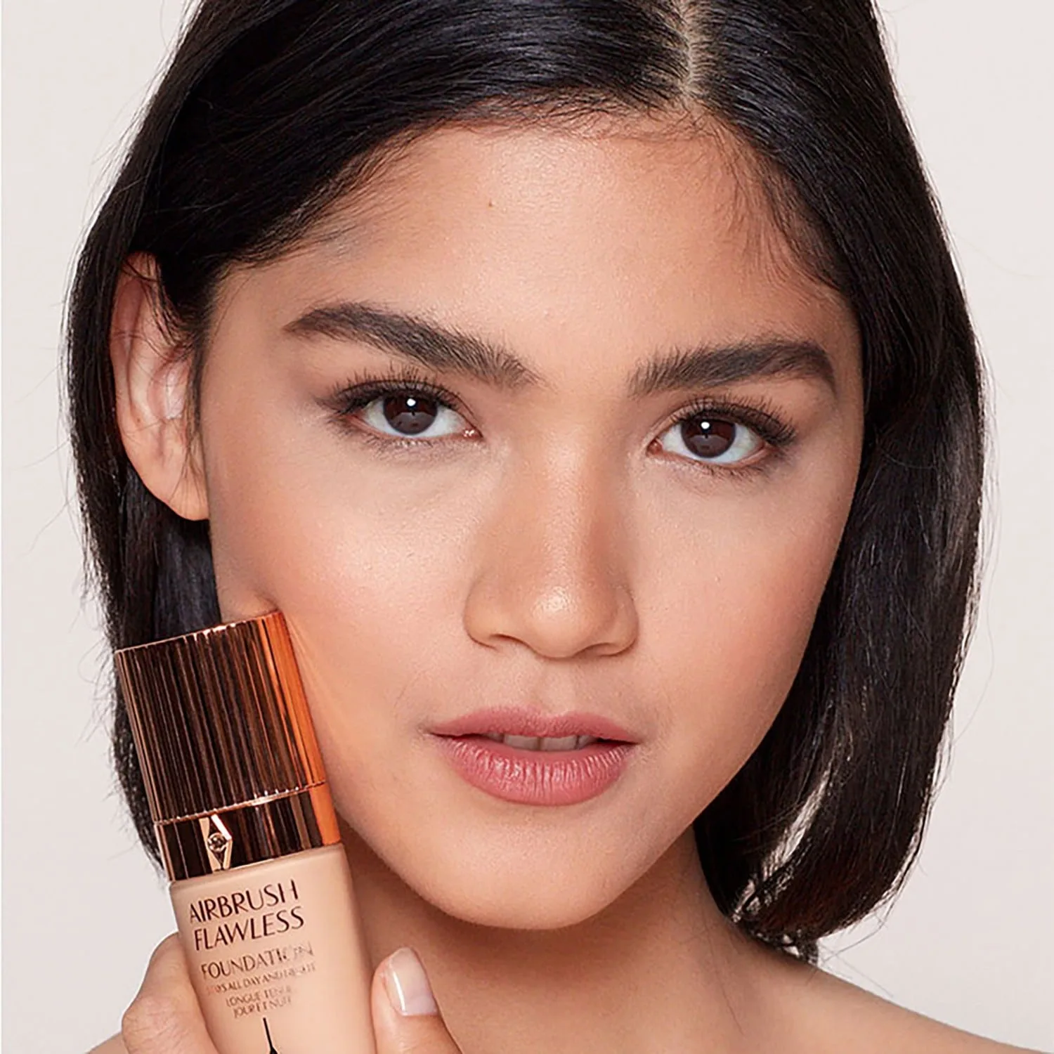 Консилер волшебный исчезающий корректор Charlotte Tilbury, medium, 2,5 гр — фото 2