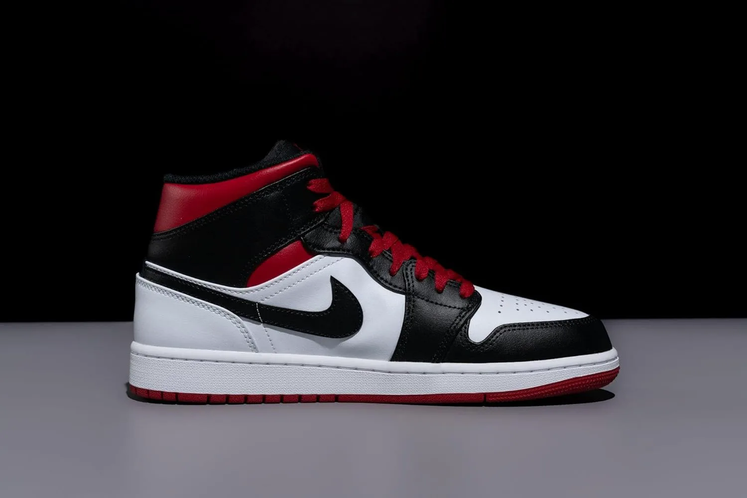 Мужские кроссовки Nike Air Jordan 1 Mid — фото 3