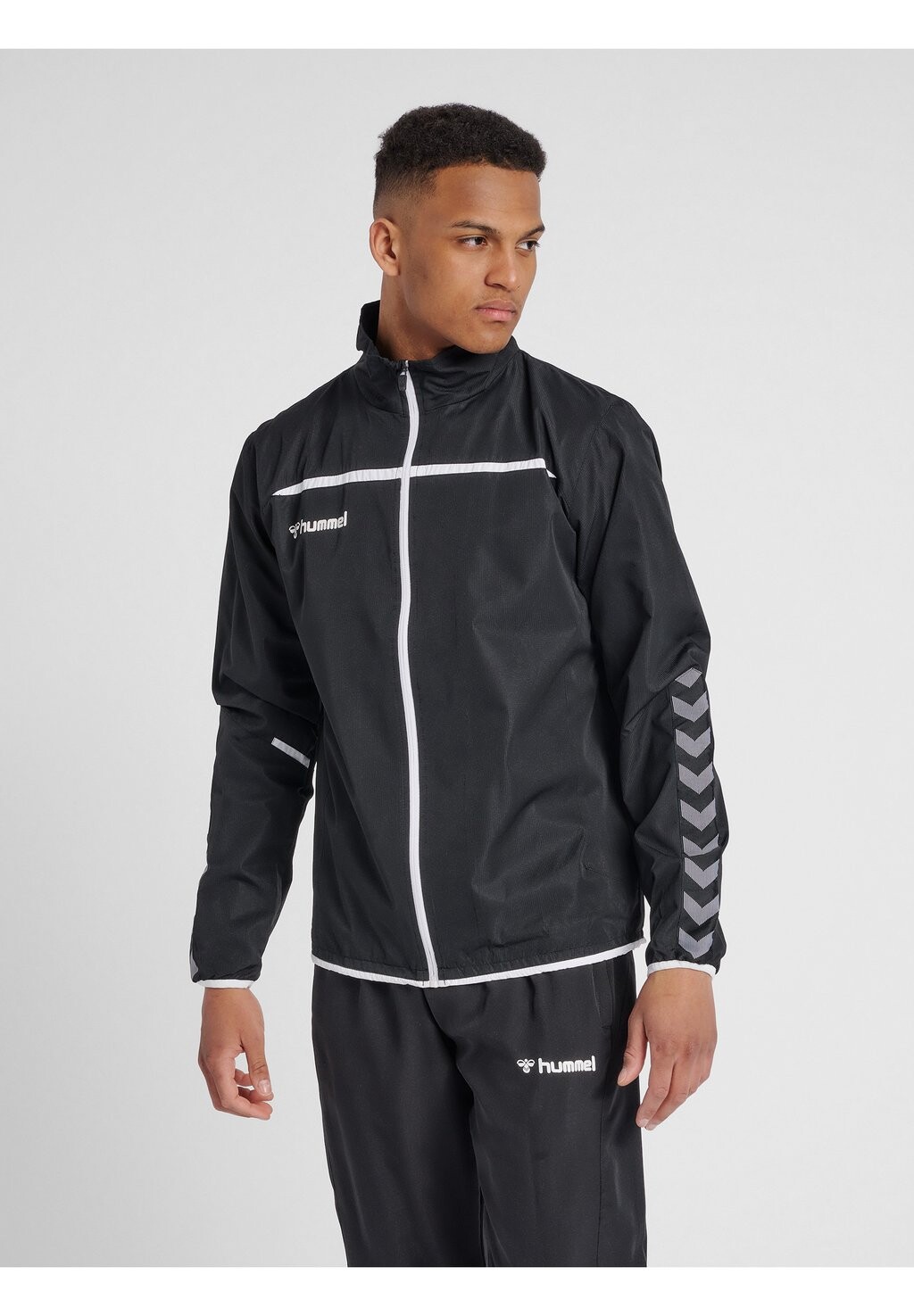 

Куртка тренировочная HMLAUTHENTIC Hummel, цвет black/white