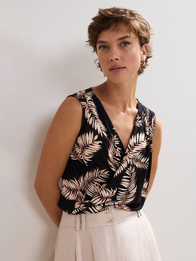 

Топ с запахом Sutton с листовым принтом Phase Eight, Black