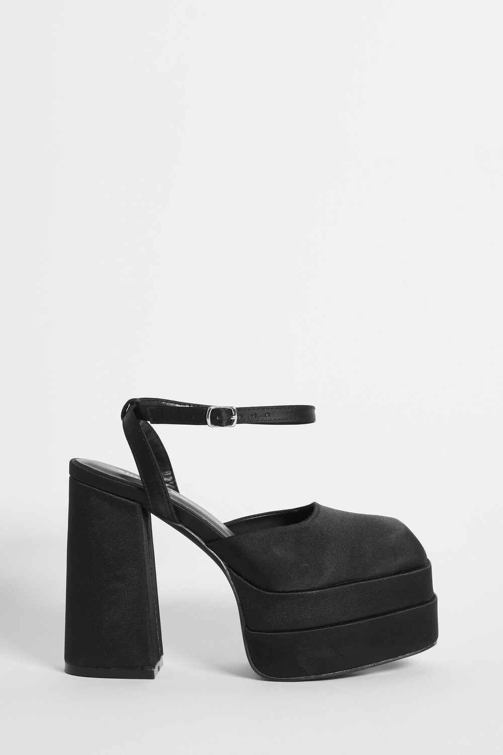 

Черные ботинки с квадратными носами на очень широкую ногу Simply Be, черный