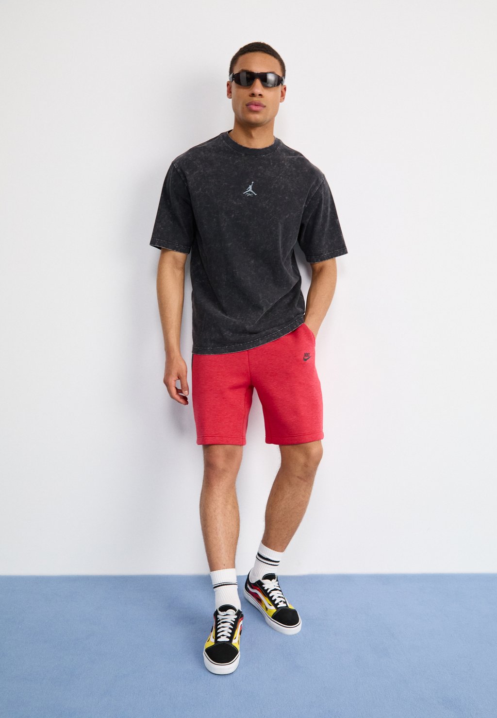 

Спортивные штаны Tech Fleece Short Nike, светло-красный вереск черный