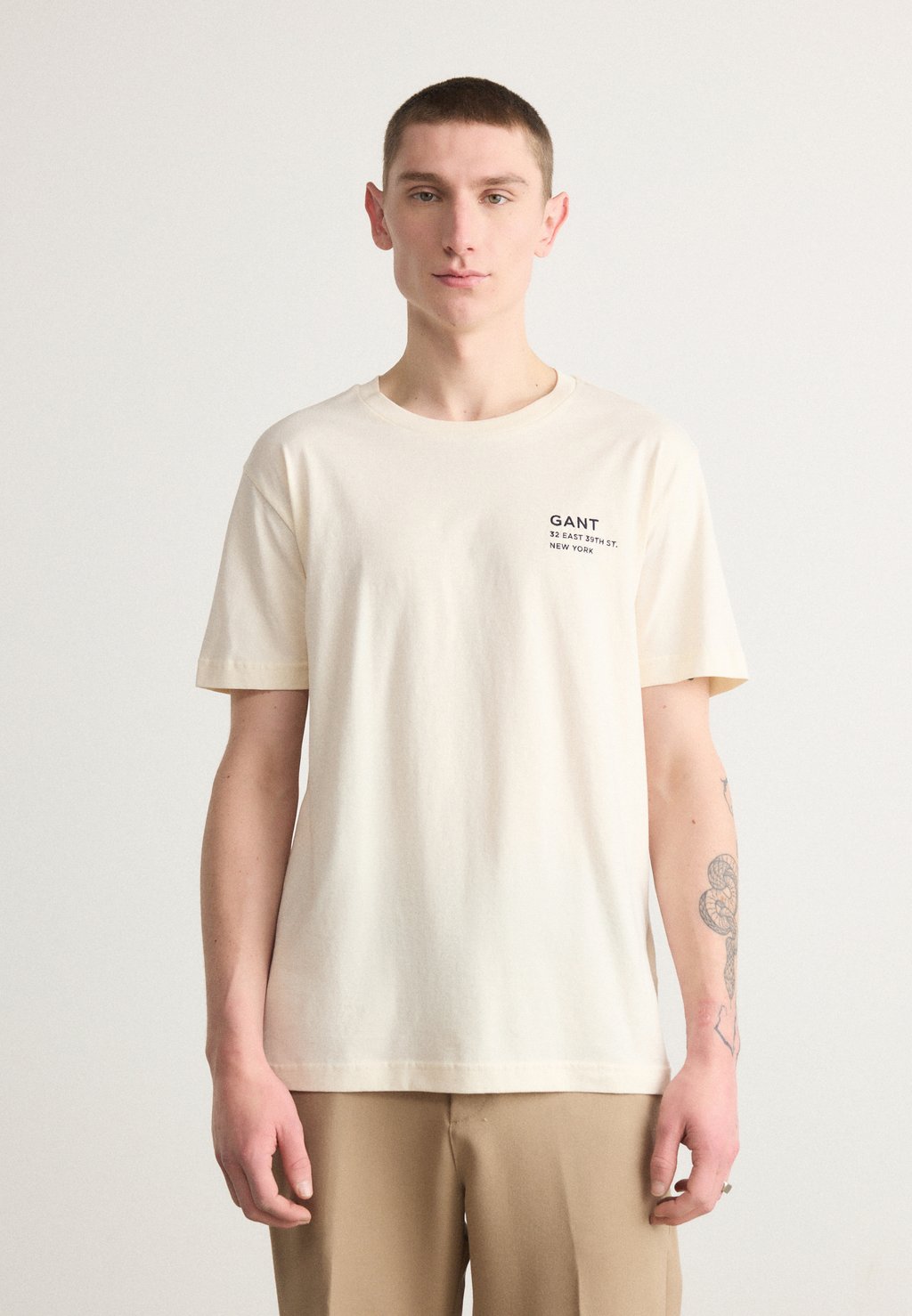 

Базовая футболка SMALL GRAPHIC SS GANT, молочный