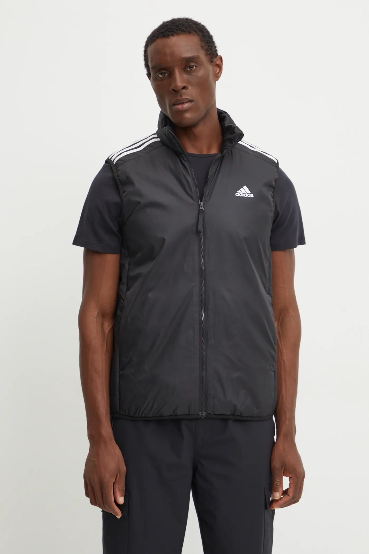 

Жилет Essentials adidas, черный