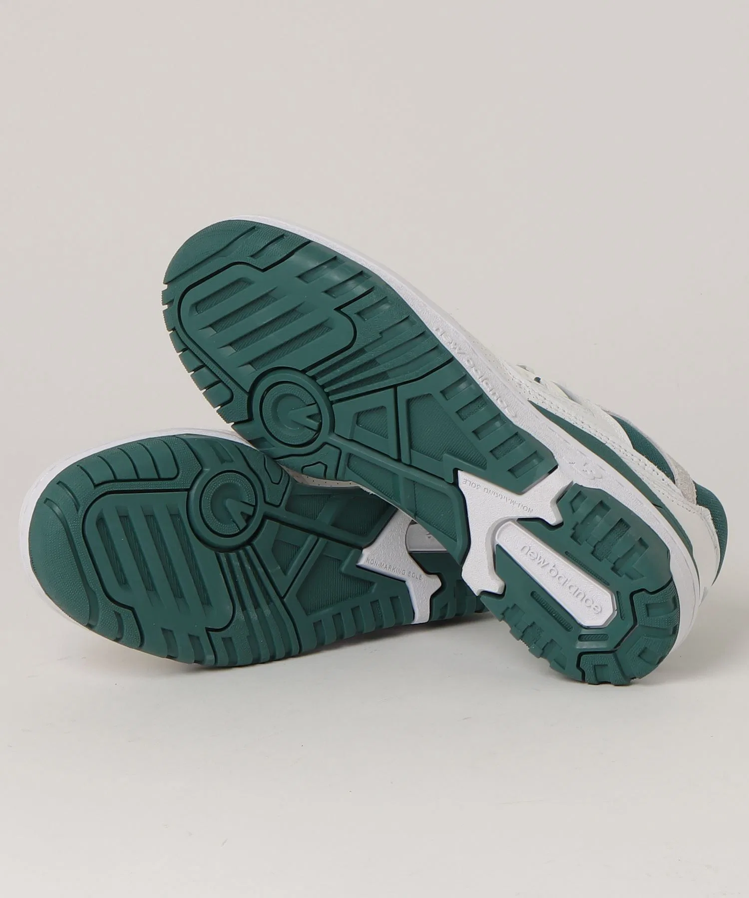 Мужские кроссовки New Balance 550 белые с зелёным — фото 3