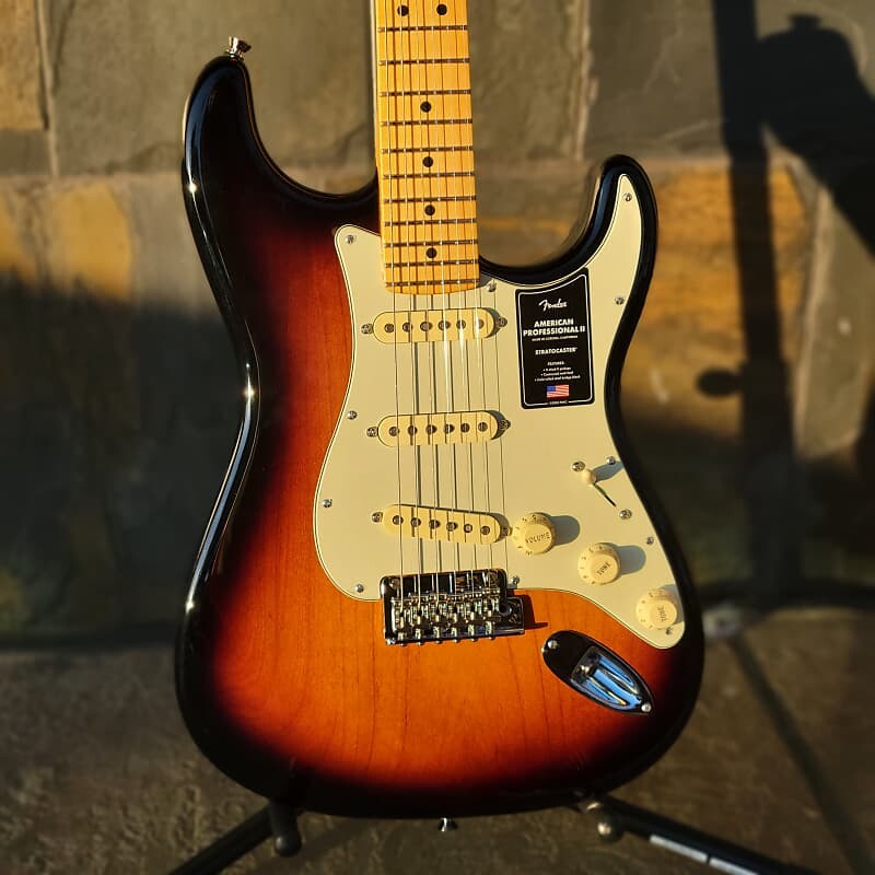 

Электрогитара Fender American Professional II Stratocaster, Maple Fingerboard, Anniversary 2-Color Sunburst