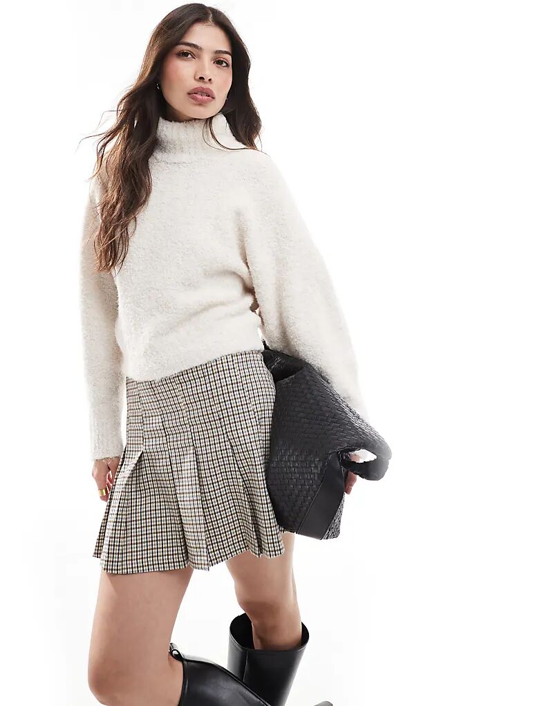 

Джемпер Pieces с высоким воротом кремового цвета